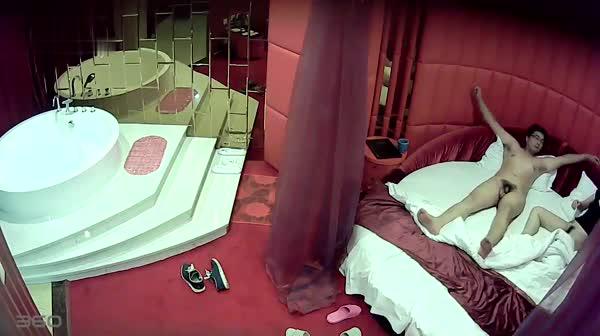 情趣酒店TP素质眼镜男和逼毛很性感的女同事各种体位姿势激情啪啪